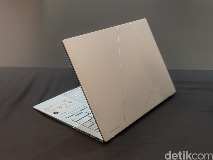 Asus Zenbook 14 OLED (UX3405CA) Asus Zenbook 14 OLED (UX3405CA)