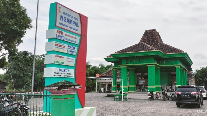 Balai Desa Ngampal