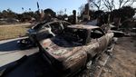 Bangkai Mobil Berserakan Usai Dilalap Api Kebakaran Hutan California