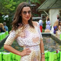 Pada saat kematiannya, saldo rekening bank Brandon hanya tersisa US$ 8 ribu atau sekitar Rp 130 juta. Untuk menghadapi tekanan finansial, Candice menjual rumah mewah mereka di Hamptons seharga US$ 13 juta, nilai tersebut tidak cukup untuk melunasi utang suaminya. Candice juga terpaksa melelang barang-barang pribadi keluarga, termasuk seni, furnitur, dan dekorasi rumah mereka. Foto: Getty Images