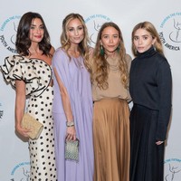 Candice pun memiliki teman-teman dari sesama sosialita dan selebriti seperti Mary-Kate dan Ashley Olsen.  Foto: Getty Images