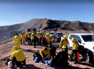Video: Petugas Damkar Meksiko Bantu Tangani Kebakaran Hutan di Los Angeles