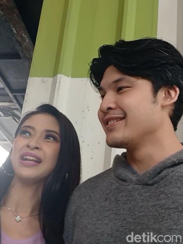 Indira Soedira dan Pasha saat ditemui di kawasan Jakarta.