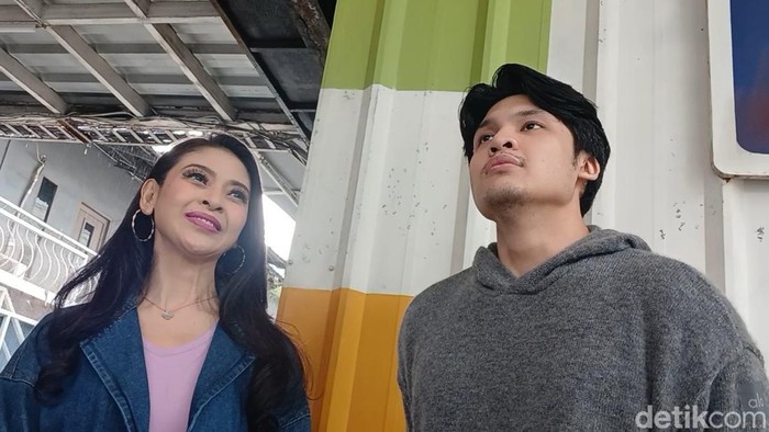 Indira Soedira dan Pasha Indira Soedira dan Pasha saat ditemui di kawasan Jakarta.