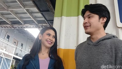 Indira Soediro dan Pasha, Ibu Anak yang Kerap Diduga Suami-Istri