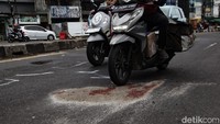 Titik ini menjadi lokasi seorang pengendara motor tewas terlindas bus pada pukul 06.30 WIB.   