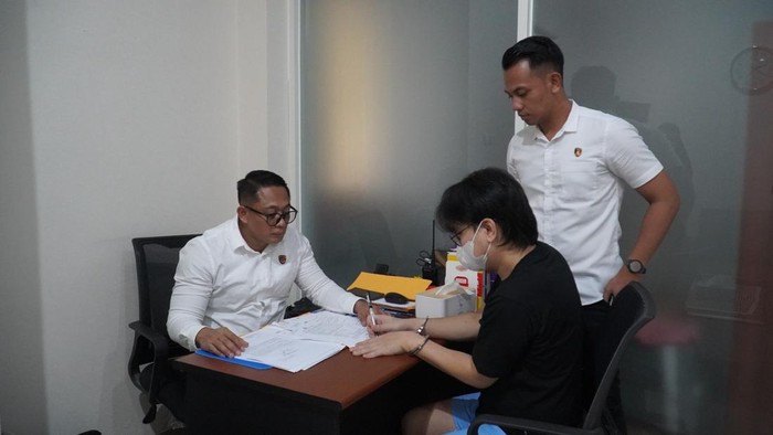 Ivan Sugiamto saat hendak dilimpahkan polisi ke kejaksaan