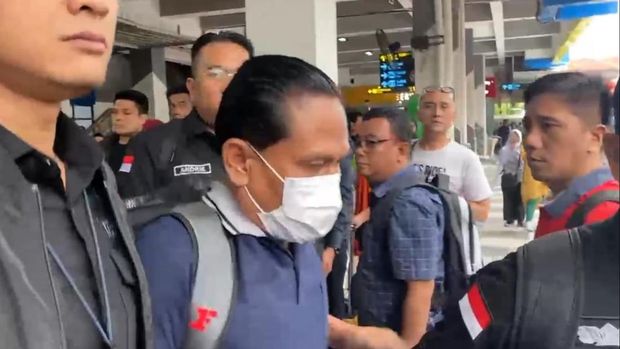 Kejaksaan Agung mengamankan mantan Ketua PN Surabaya Rudi Suparmon