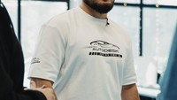 Khabib Nurmagomedov tengai jadi sorotan usai dirinya diusir dari pesawat yang akan membawanya menuju Los Angeles. Foto: Instagram/Khabib Nurmagomedov
