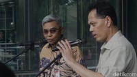 Ketua KPK Setyo Budiyanto dan Kepala Badan Pengendalian Pembangunan dan Investigasi Khusus (BPPIK) Aris Marsudiyanto memberikan pernyataan pers di gedung KPK, Jakarta, Selasa (14/1/2025) setelah melakukan pertemuan.  