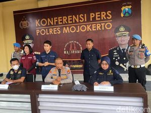 Sejumlah Barang Bukti Disita dari TKP Ledakan Rumah Polisi di Mojokerto