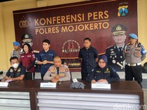 Sejumlah Barang Bukti Disita dari TKP Ledakan Rumah Polisi di Mojokerto