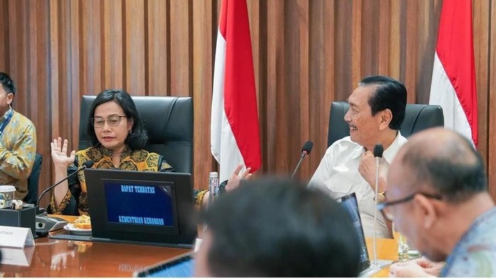 Luhut sambangi Kantor Ditjen Pajak, Ada Sri Mulyani