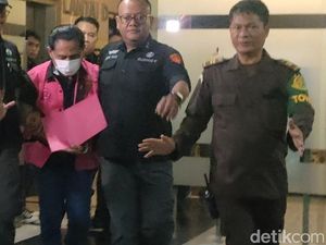 Eks Ketua PN Surabaya Tersangka Suap Ronald Tannur Segera Diberhentikan