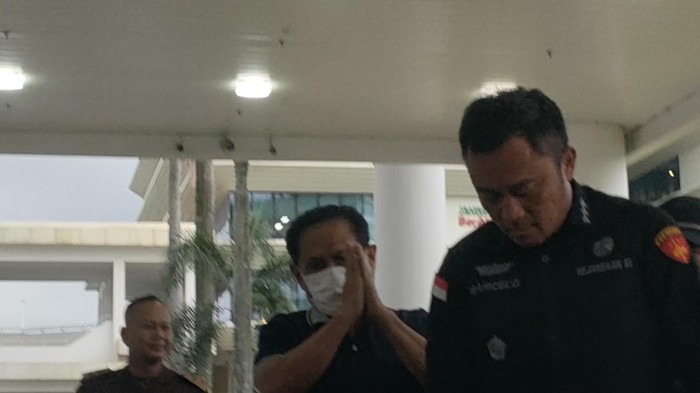 Mantan Ketua Pengadilan Negeri (PN) Surabaya Rudi Suparmono tiba di Kejagung