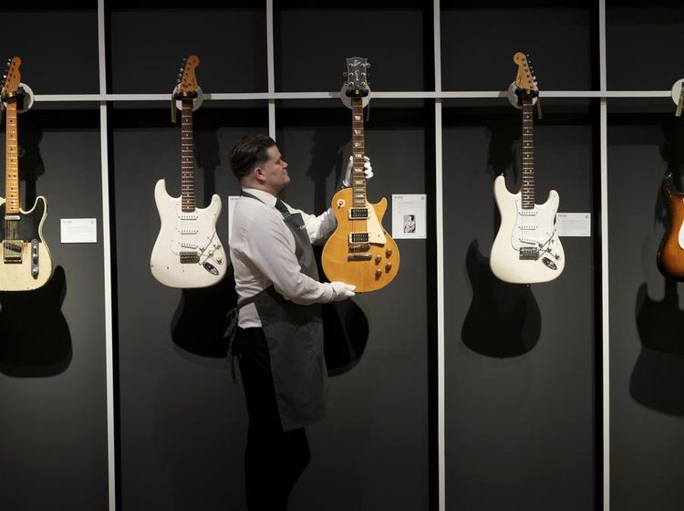 Melihat Ratusan Koleksi Gitar Ikon Rock Jeff Beck yang Bakal Dilelang