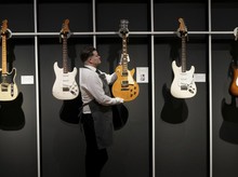 Melihat Ratusan Koleksi Gitar Ikon Rock Jeff Beck yang Bakal Dilelang