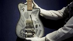 Melihat Ratusan Koleksi Gitar Ikon Rock Jeff Beck yang Bakal Dilelang Melihat Ratusan Koleksi Gitar Ikon Rock Jeff Beck yang Bakal Dilelang