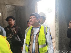 Mensos Relokasi Kampung Nelayan di Indramayu Gara-gara Rob