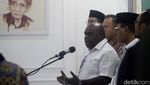 Menteri HAM Natalius Pigai Bertemu Gus Yahya di Kantor PBNU