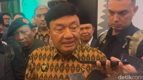 Menteri Koordinator Bidang Politik dan Keamanan (Menko Polkam) Budi Gunawan seusai menghadiri Muktamar VI Partai Bulan Bintang (PBB) di Denpasar, Bali, Senin (14/1/2025) malam. (Foto: Aryo Mahendro/detikBali)