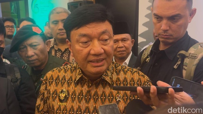 Menteri Koordinator Bidang Politik dan Keamanan (Menko Polkam) Budi Gunawan seusai menghadiri Muktamar VI Partai Bulan Bintang (PBB) di Denpasar, Bali, Senin (14/1/2025) malam. (Foto: Aryo Mahendro/detikBali)