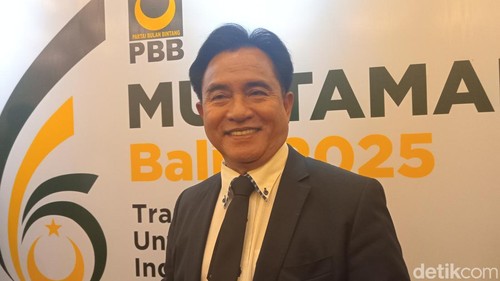 Menteri Koordinator Hukum, HAM, Imigrasi, dan Pemasyarakatan Yusril Ihza Mahendra seusai menghadiri Muktamar VI PBB di Denpasar, Bali, Senin (13/1/2025). (Foto: Aryo Mahendro/detikBali)