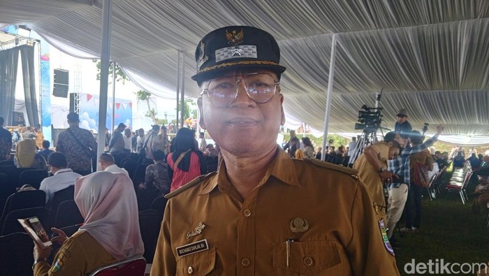 Mochamad Dahlan, Kepala Desa Patakaharja, Kecamatan Rancah, Kabupaten Ciamis, saat hadiri acara Hari Desa Nasional di Desa Cisaat, Subang, Selasa (14/1/2025).