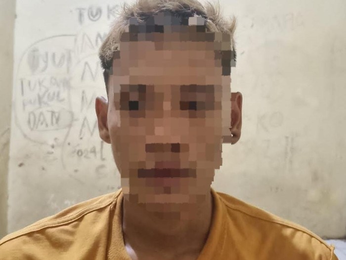 Pelaku pembkaran dan pengancaman guru di Sumenep saat ditangkap