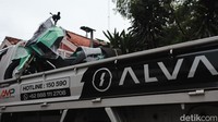 Motor listrik Alva Cervo Q tiba di kediaman pemenang di Pondok Aren, Tangerang Selatan, Selasa (14/1) pukul 12.00 WIB. Foto: Farhan Nurhuda & Luthfi Andika / detikOto