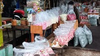 Sebagai informasi, dalam laporan situs Dinas Pariwisata Jakarta (Enjoy Jakarta) disebutkan Pasar Bunga Rawa Belong merupakan pasar bunga terbesar di Asia Tenggara alias ASEAN. Di kawasan ini terdapat sekitar 400 penjual bunga. Kawasan ini sejatinya buka 24 jam alias tidak pernah tutup. Sehingga dari dini hari hingga malam para pengunjung dapat melihat-lihat dan membeli bunga favorit setiap hari.