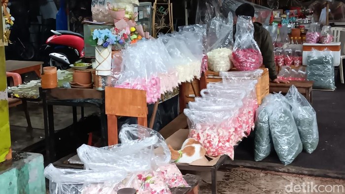 Pasar Bunga Rawabelong