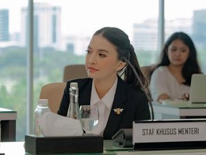 7 Gaya Formal Raline Shah Bersetelan Jas saat Dilantik Jadi Stafsus Menteri