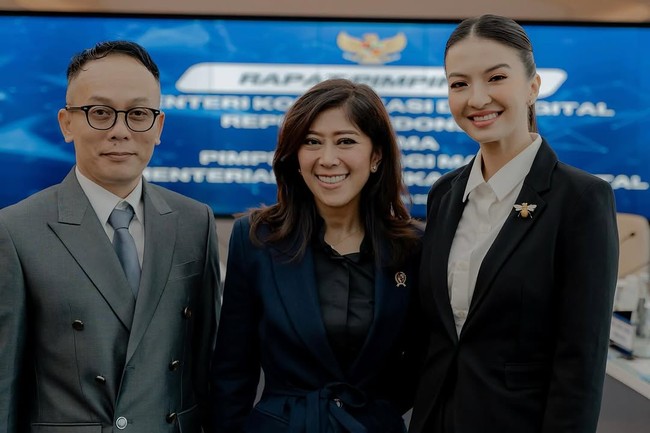 Raline Shah dilantik sebagai staf khusus Menkomdigi pada Senin (13/01/2025) di Kantor Kemkomdigi, Jakarta. Penunjukannya dilakukan langsung oleh Menkomdigi Meutya Hafid. Foto: Instagram/@ralineshah