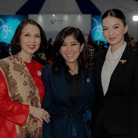 “Saya yakin dan percaya kapasitas saya membangun relasi dan kemitraan mancanegara lumayan baik dan telah berbuah hasil yang nyata untuk perusahaan swasta di mana saya bekerja selama 3 tahun ini. Kenapa tidak untuk negara?” tulis Raline di unggahan foto Instagram. Foto: Instagram/@ralineshah
