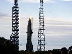 Peluncuran Perdana Roket New Glenn milik Blue Origin Ditunda