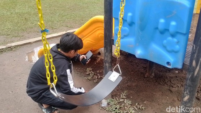 Pencari koin jagat di Taman Langsat