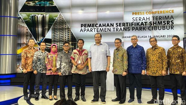 Penyerahan 3.216 sertifikat unit Trans Icon Cibubur oleh Badan Pertanahan Nasional (BPN) Kota Depok di Gedung Transmedia, Jakarta Selatan (Azhar Bagas R/detikcom)