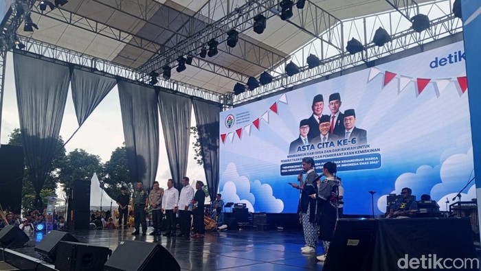 Peringatan hari desa di Subang