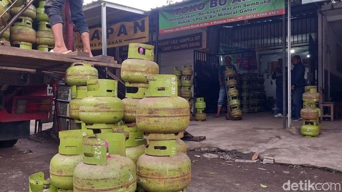 Pertamina melakukan pengiriman LPG 3 Kg ke salah satu pangkalan