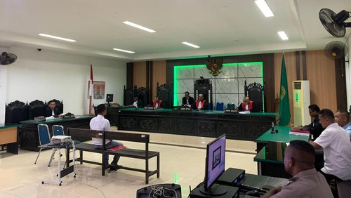 Sidang pembacaan tuntutan kepada tiga terdakwa tipikor di Pengadilan Negeri Tipikor Kupang, Senin (13/1/2025). (Dok. Kejari Manggarai)