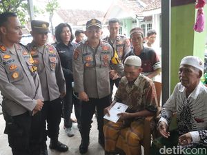 Polisi Beri Santunan Duka ke Korban Ledakan di Mojokerto
