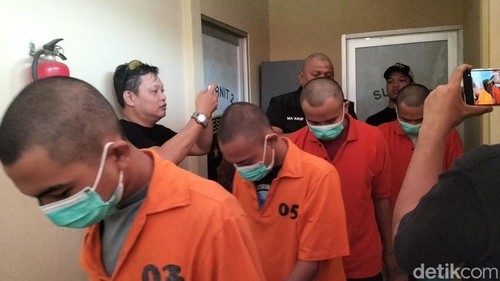 Polsek Kebayoran Baru menangkap 4 komplotan pelaku perdagangan orang yang menjual korban sebagai PSK di hotel Jaksel.