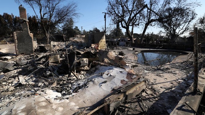 A view of a pool at the site of a home which was burned during the Eaton fire in Altadena, California, U.S., January 13, 2025. REUTERS/Mario Anzuoni