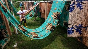 Potret Pembuatan Kain Pantai di Industri Rumahan Sukoharjo