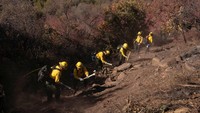 Kebakaran hutan besar yang telah berkobar di wilayah Los Angeles sejak Selasa (7/1) telah merenggut nyawa sedikitnya dua lusin orang dan membakar area seluas Washington, D.C.