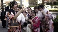 Momen perayaan Hari Kedewasaan di Jepang menjadi hari libur umum dan diadakan setiap hari Senin minggu kedua di bulan Januari setiap tahunnya.