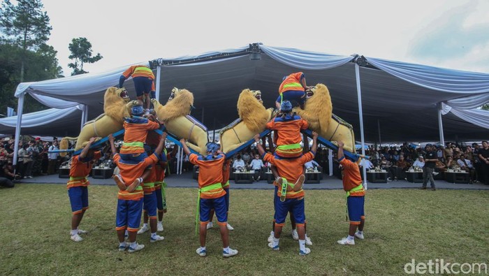 Potret Warga Subang Ramaikan Hari Desa Perdana Peringatan Hari Desa digelar di Desa Cisaat, Kecamatan Ciater, Kabupaten Subang, Jawa Barat, hari ini. Warga antusias ikut meramaikan acara tersebut.