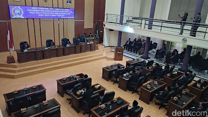 Rapat Paripurna pengumuman penetapan pasangan calon Bupati dan Wakil Bupati Ciamis terpilih hasil Pilkada 2024 di DPRD Ciamis, Selasa (14/1/2025).