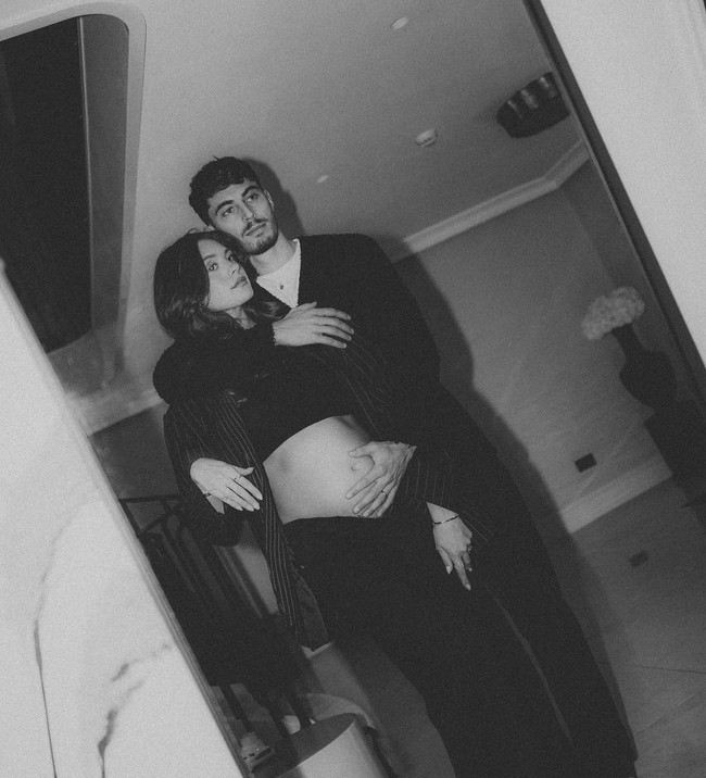 Bukan hanya pada Havertz dan istri, ancaman bahkan ditujukan kepada calon bayi mereka.    “Aku akan datang ke rumahmu dan membunuh bayimu, aku tidak bercanda, tunggu saja,” “Aku harap kamu keguguran,” tulis netizen yang tidak bertanggung jawab. Foto: Instagram @sophiaemelia